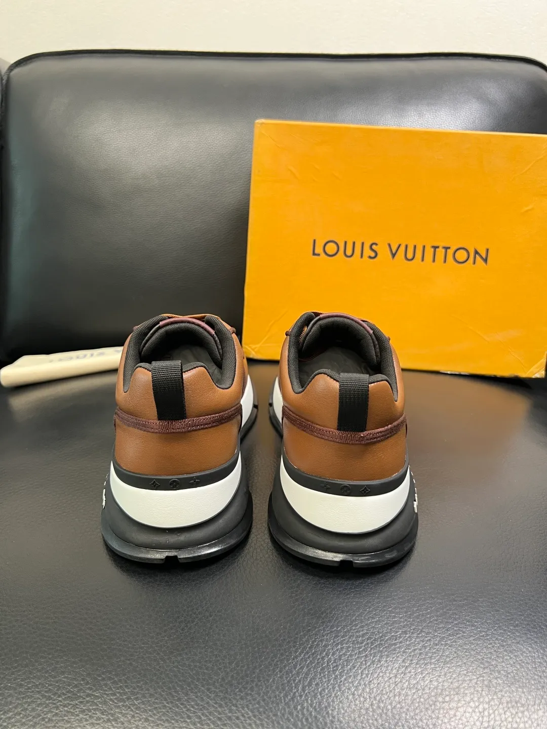 Men's shoes 💰 780 Lv High quality top crafts Louis Vuitton, sports sneakers counter synchronization, uppers imported from Italy, high-quality splicing with colorful and complex crafts, imported lambswool lining soft and comfortable, soles: original soles specially provided by the original factory, T men's shoes 💰U exclusive movable molded soles super comfortable, original and single goods, high quality, welcome to compare, code number 39-44 (customized 38 45)
